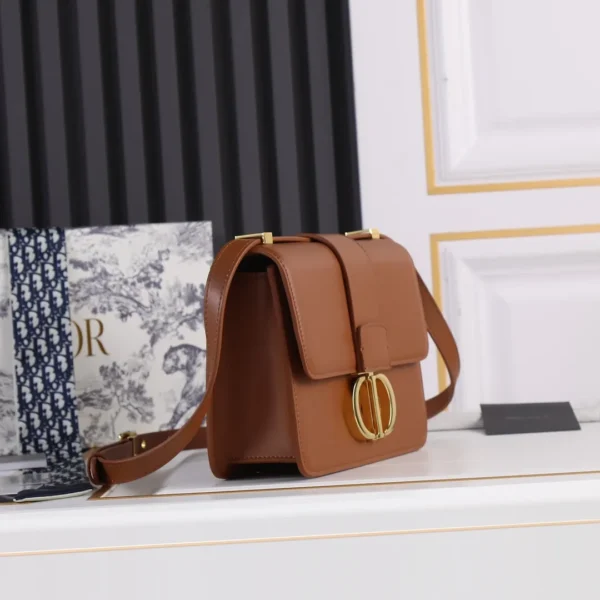 Dior Bolso 30 Montaigne – Elegancia Atemporal para Cada Ocasión